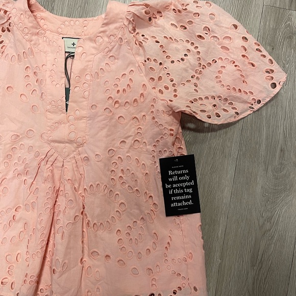 Tuckernuck Pink Eyelet Finley Flutter Sleeve Top Medium NWT - Picture 6 of 11